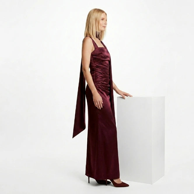 Wedding guest maxi dress in satin – sleeveless full-length style for formal events